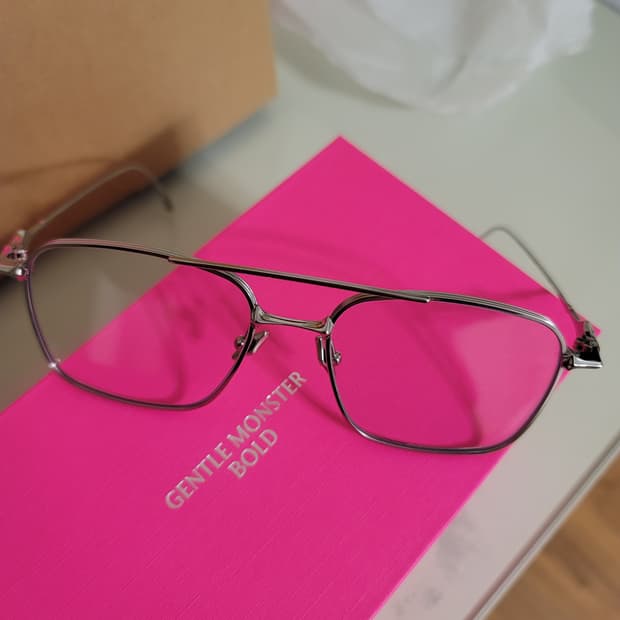 젠틀몬스터 멧02 안경테 판매 미착용