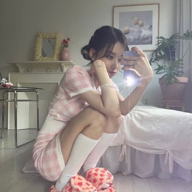 알렉산더왕 깅엄 체크 폴로 투피스(에스파 윈터, 프리지아, 아이린 착용)