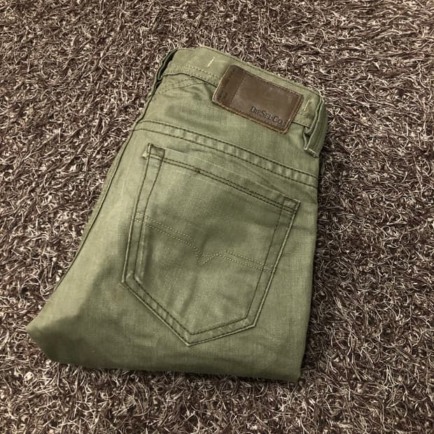 디젤 THAVAR  올리브 그린 슬림 데님 팬츠