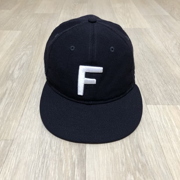 (59.6 cm) 뉴에라 X 페이스오카 F 로고 59피프티 모자 네이비