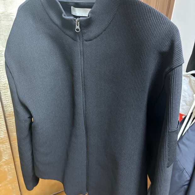 아모멘토 모크넥 가디건 블랙