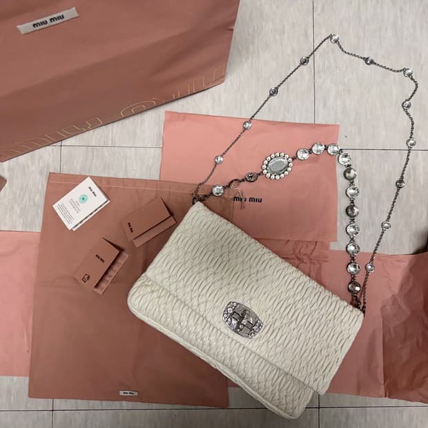[정품] 미우미우 크리스탈 가죽백 라지