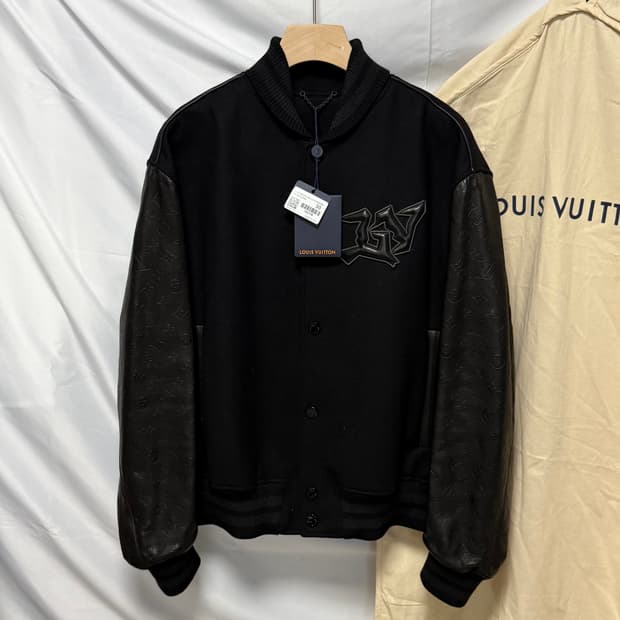 [미사용/50] 루이비통 엠보스 모노그램 레더 바시티 블루종 자켓