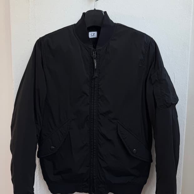 CP 컴퍼니 Ma-1 봄버 자켓