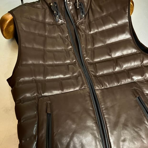 제냐 마세라티 가죽 패딩 베스트