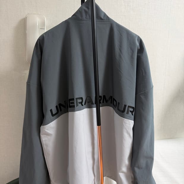 여성 언더아머 바람막이 XL