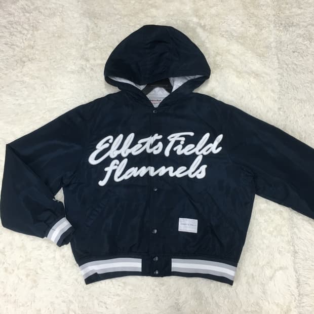 이벳필드 커시브드 후드 스타디움자켓 BB18