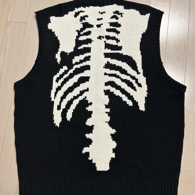 캐피탈 본 니트 베스트