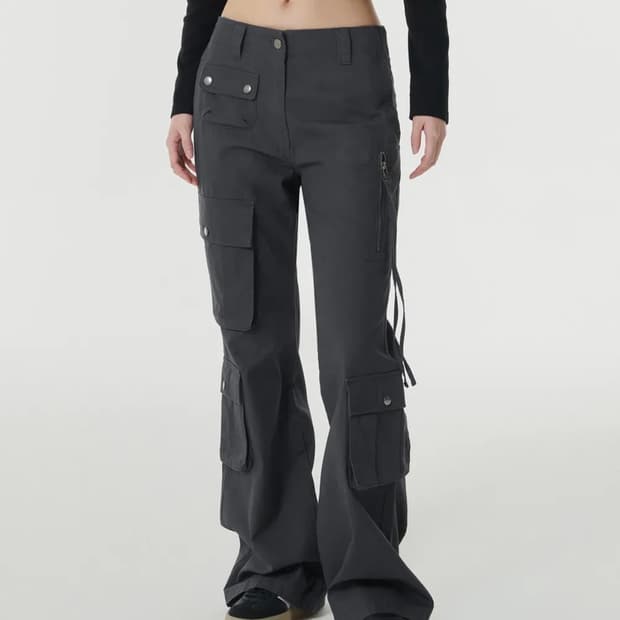 무신사스탠다드 우먼즈 세미 부츠 컷 유틸리티 카고 팬츠/다크 그레이/25