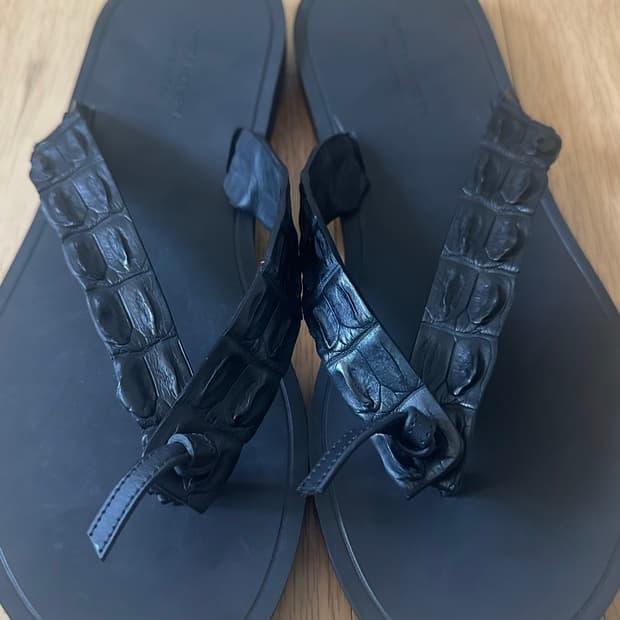 보테가 베네타 Bottega Veneta 악어가죽 쪼리