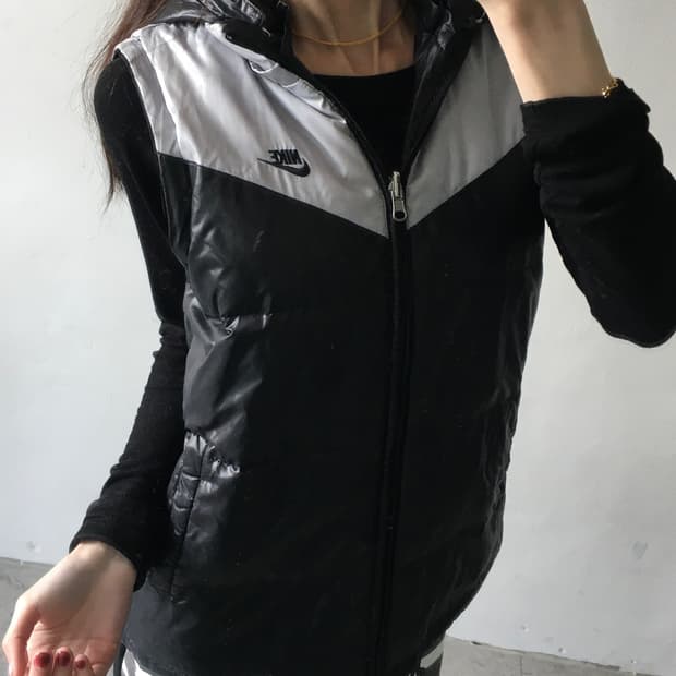 나이키 가슴로고 패딩조끼