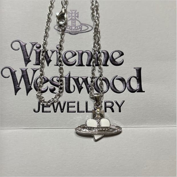 비비안 웨스트우드 화이트 디아망떼 팬던트 목걸이