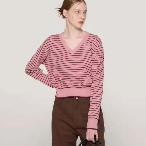 제너럴아이디어 브이넥 스트라이프 풀오버 니트 핑크