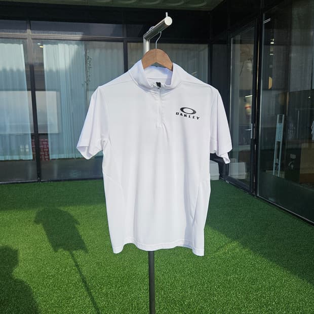 오클리 하프 집업 티셔츠