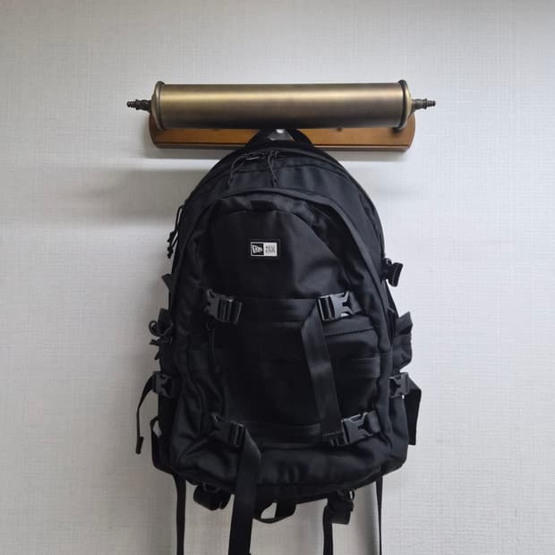 OS) NEWERA 뉴에라 캐리어 백팩 팝니다