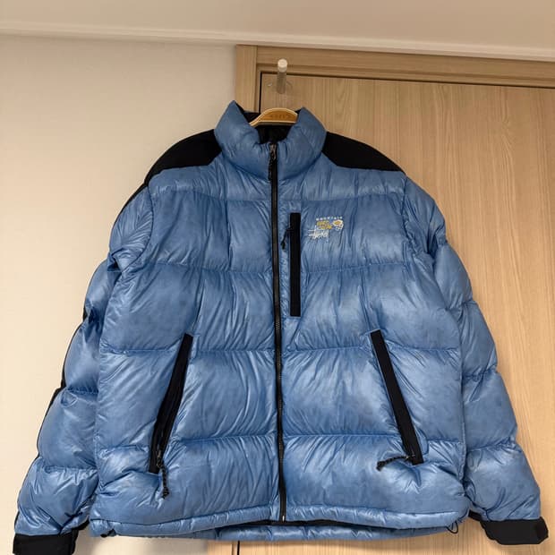 🩵 Stussy x Mountain Hardwear 다운 패딩