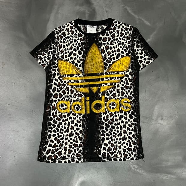  아디다스 제레미스캇 레오파드 빅로고 반팔티 y16430
