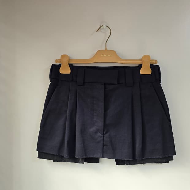 새제품] 미우미우 플리츠 로우라이즈 미니 스커트 22SS