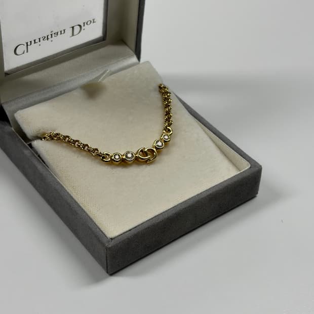디올 목걸이