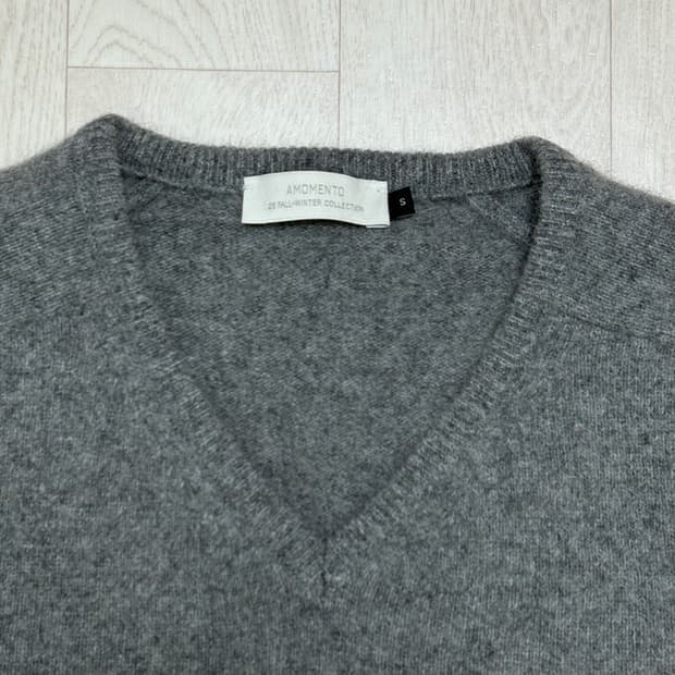 아모멘토 라쿤 브이넥 니트 S