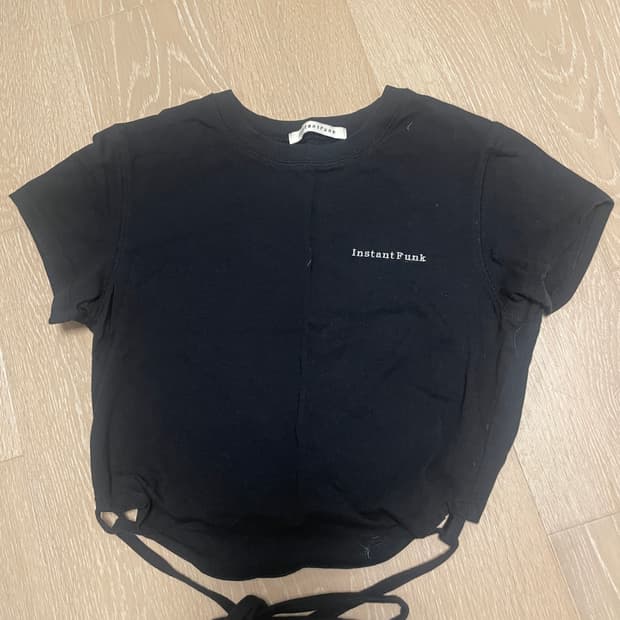 인스턴트 펑크 블랙 크롭 반팔