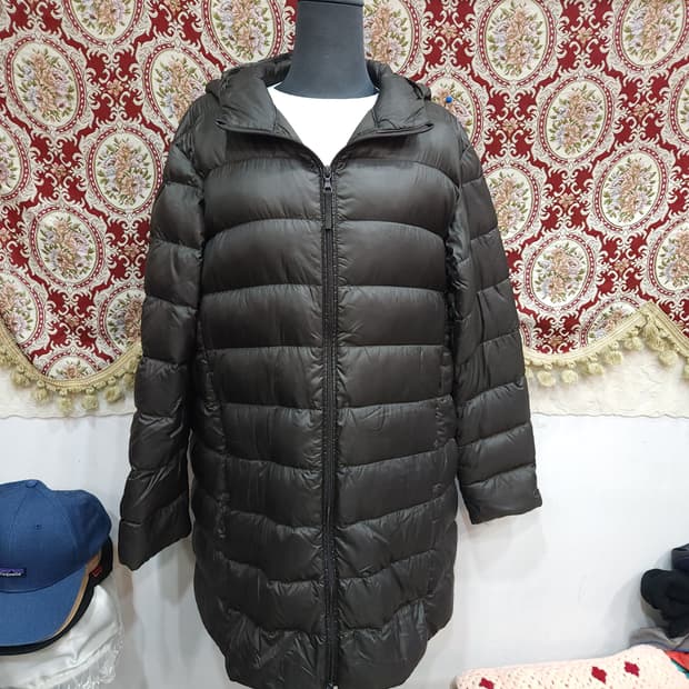 유니클로 오리털 경량 롱패딩 코트
​
