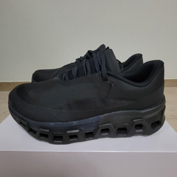 [285]<초S급> 온러닝x파프PAF 클라우드몬스터2 블랙 280290