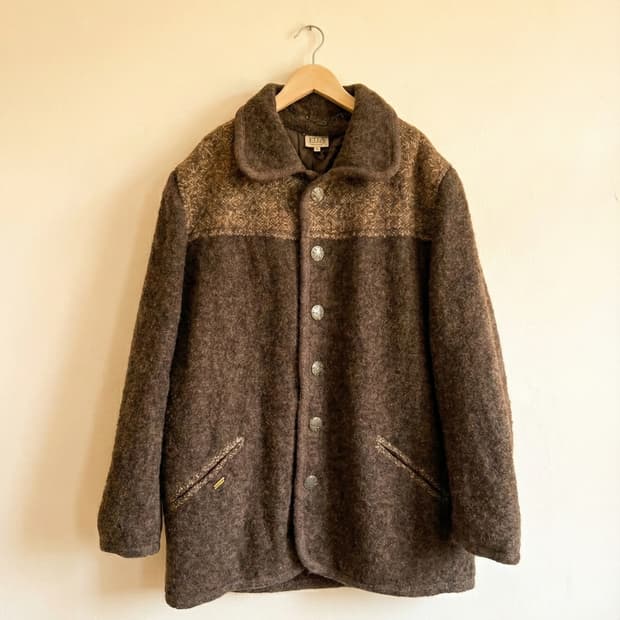 COUNTRY Line의 오리지널 티롤리안 자켓