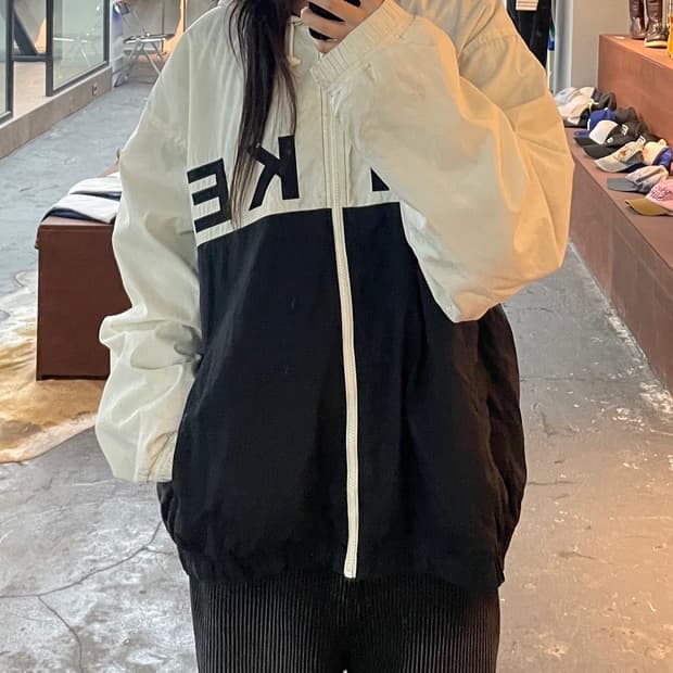 나이키 빅로고 검흰 후드 바람막이 H445