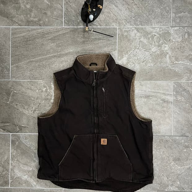 (XL)칼하트 셰르파 넥 조끼베스트 V33 DKB 다크브라운