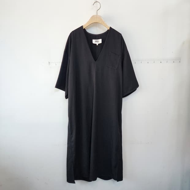MM6 메종 마르지엘라 블랙 V넥 원피스
