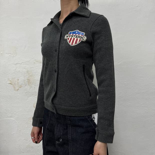히스테릭글래머 차콜컬러 헤럴딕쉴드 양면 프린팅 아크릴 울 혼방 니트 자켓
