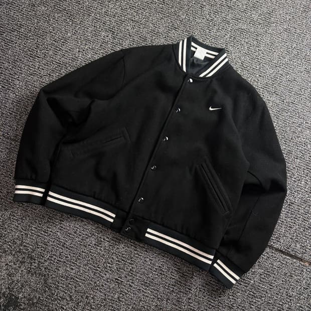 나이키 NSW 어센틱 바시티 봄버 자켓 2960