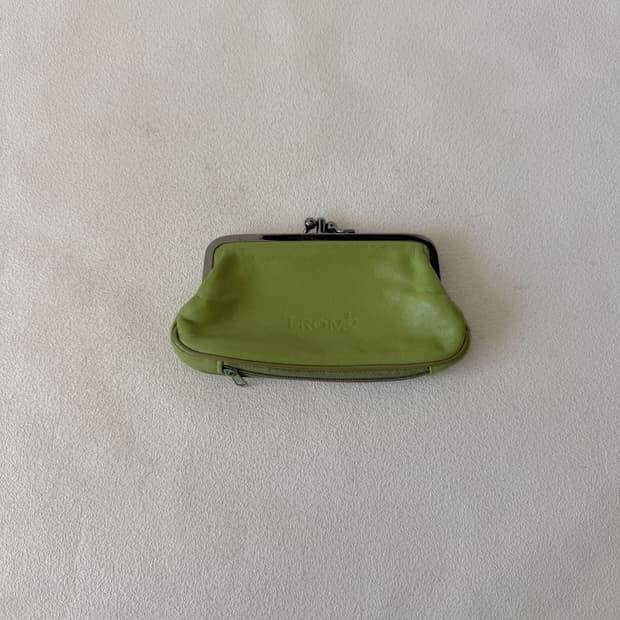 Pre owned 레더 프레임워렛