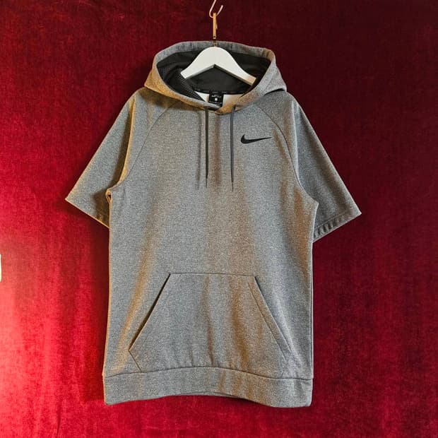 나이키(Nike) 드라이핏 반소매 기모

후드티셔츠
Ssize