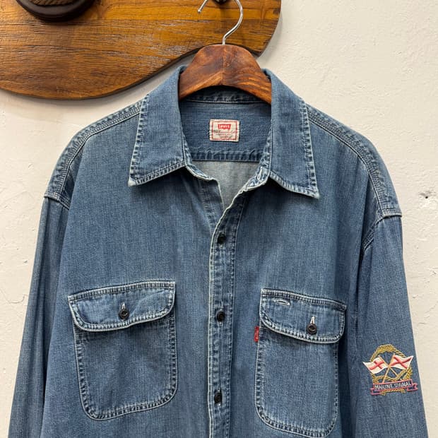L) 90s Levi’s Marine Signal Patch Denim 