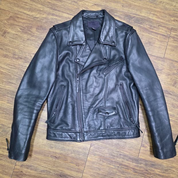  H&M의 프리미엄 카우하이드 더블 라이더 자켓