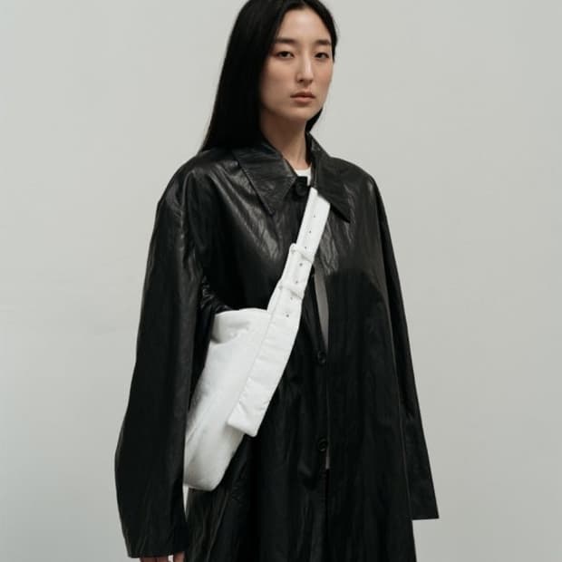 아모멘토 비건 레더 코트