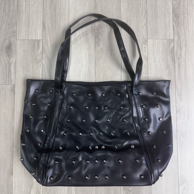 빈티지 레더 스터드 숄더백 블랙