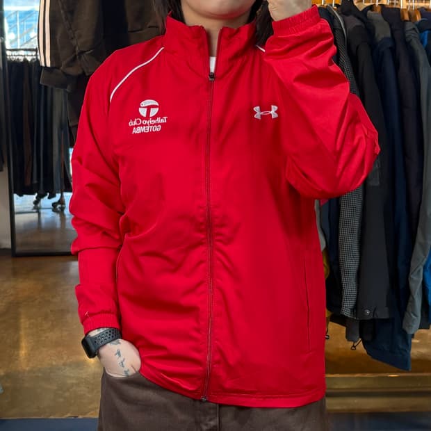 언더아머 레드 바람막이