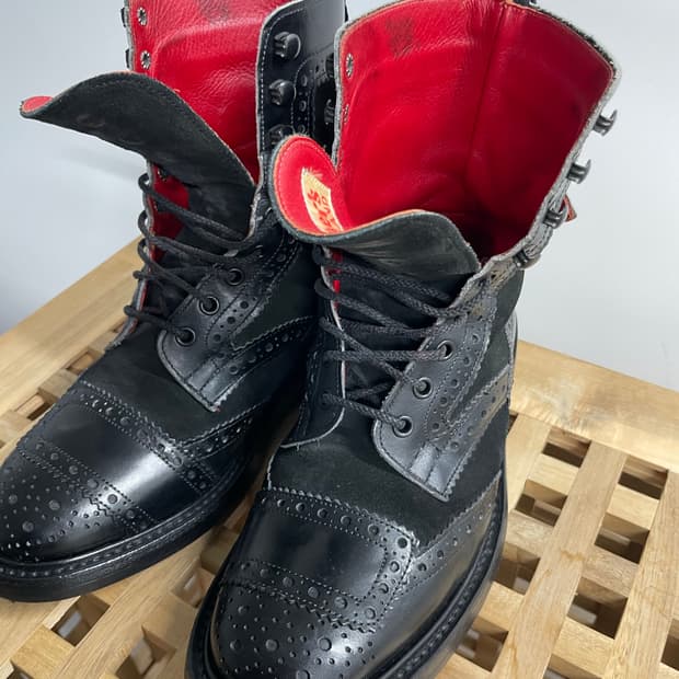 트리커즈 블랙 윙팁 부츠(7싸이즈)