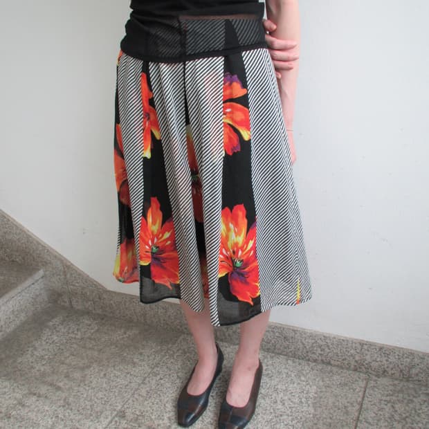 Puncoeun flower stripe skirt