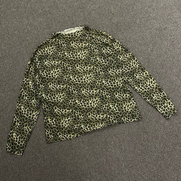 OS)Japanese vintage 여성 레오파드 하이넥 롱슬리브