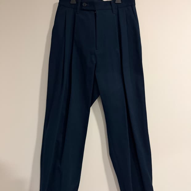 오프닝세레모니 네이비 블루 투턱 와이드 팬츠