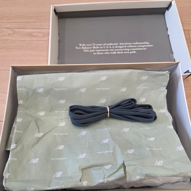 뉴발란스 x 오라리 990v4 메이드 인 USA 트루퍼