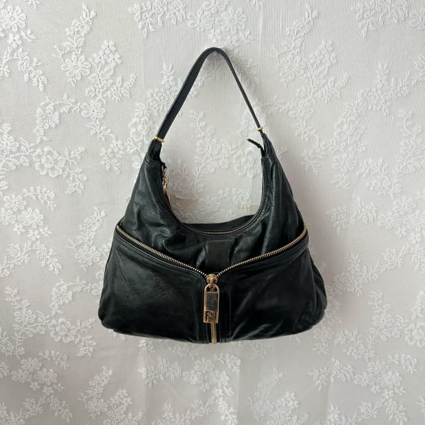 펜디 블랙 레더 호보백