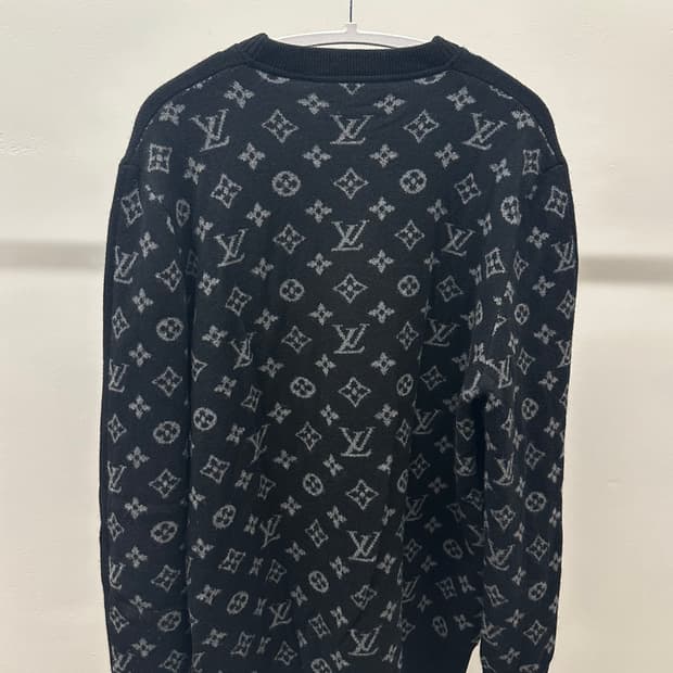 A / M 루이비통 하프앤하프 캐시미어 크루넥 니트 블랙 화이트