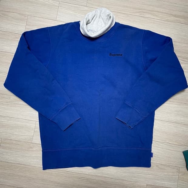 슈프림 맨투맨 판매합니다!