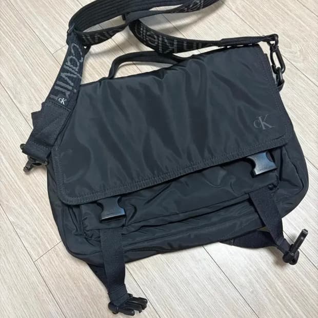 (마지막특가) 캘빈클라인 메신저백 블랙