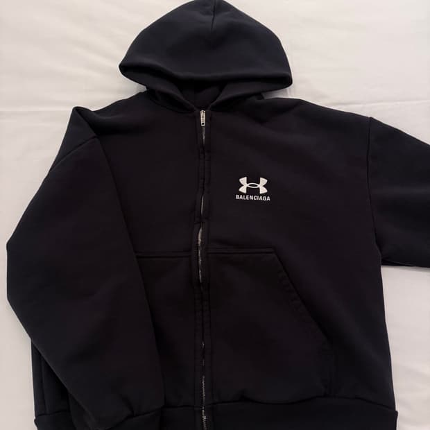 발렌시아가 언더아머 후드집업 